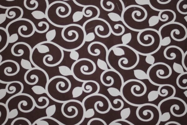 Cortinas cortas para ventanas en grecas chocolate