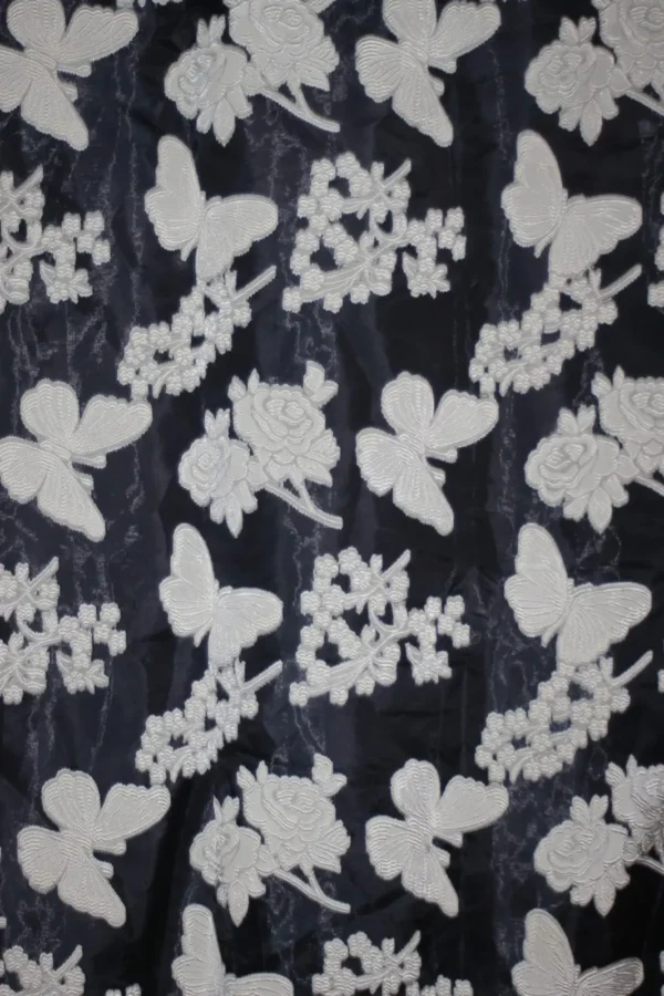 Cortinas de Organza Bordada de Mariposas Negro con Oro